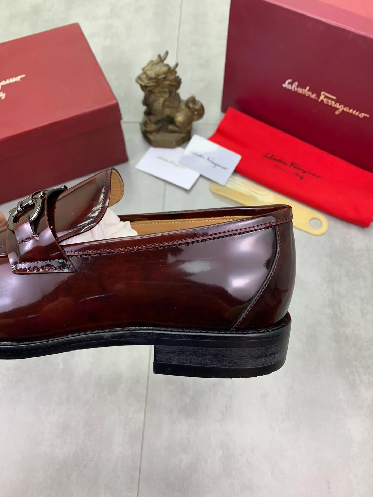 Men's men's shoes💰P460💰[New model]🆘 Water-dyed cow lining [Ferragamo] Ferragamo's latest men's over-the-foot business leather shoes🇨🇳Official website original 1:1 molding💯The first layer is made of Italian imported calfskin➕Luxurious genuine cowhide lining, soft and comfortable🌴High-end atmosphere, the first choice for high-grade men🍍38-45 Black Brown🉑️Select
